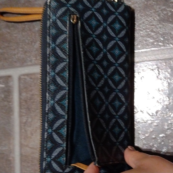 Fossil canvas wristlet wallet - Picture 3 of 8